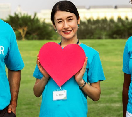 happy-japanese-volunteer-with-heart